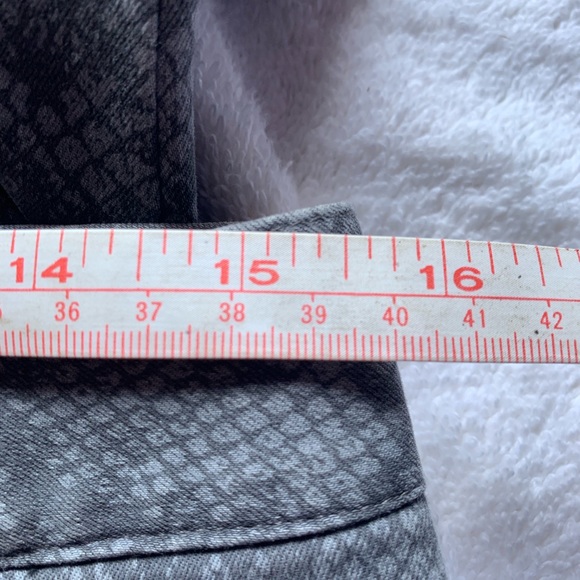 Elliott Lauren Pants. Snakeskin print. Size 6. - Picture 5 of 8